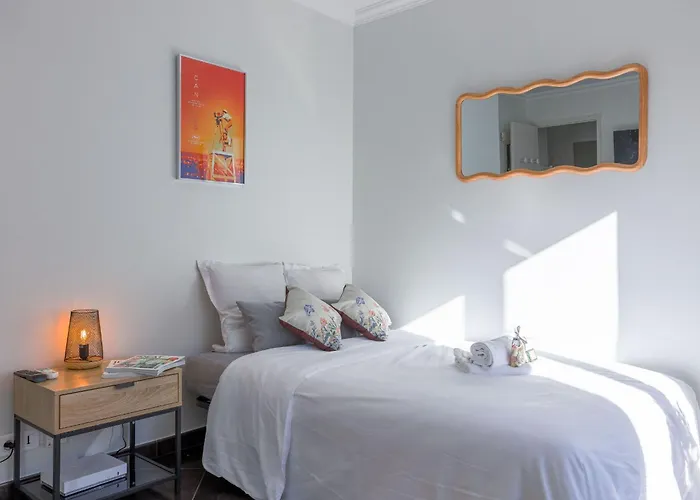 Rue Hoche By Halldis *