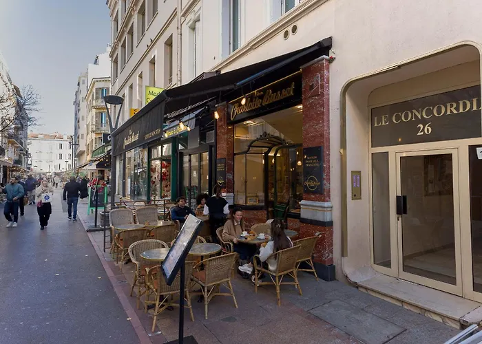 Rue Hoche By Halldis *