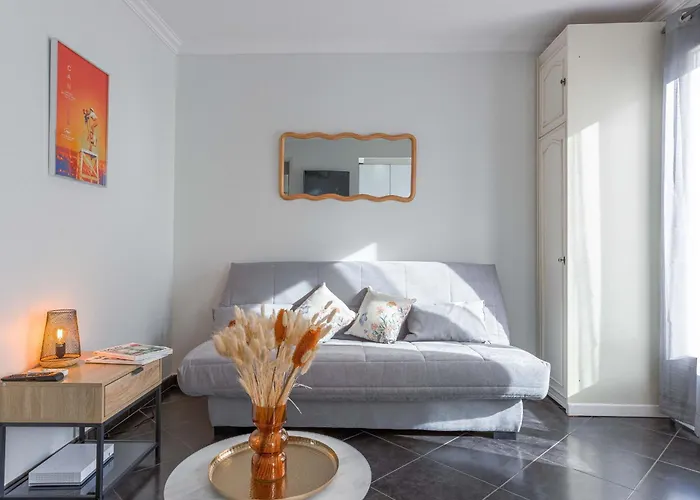 Rue Hoche By Halldis