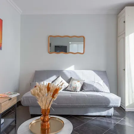 Rue Hoche By Halldis